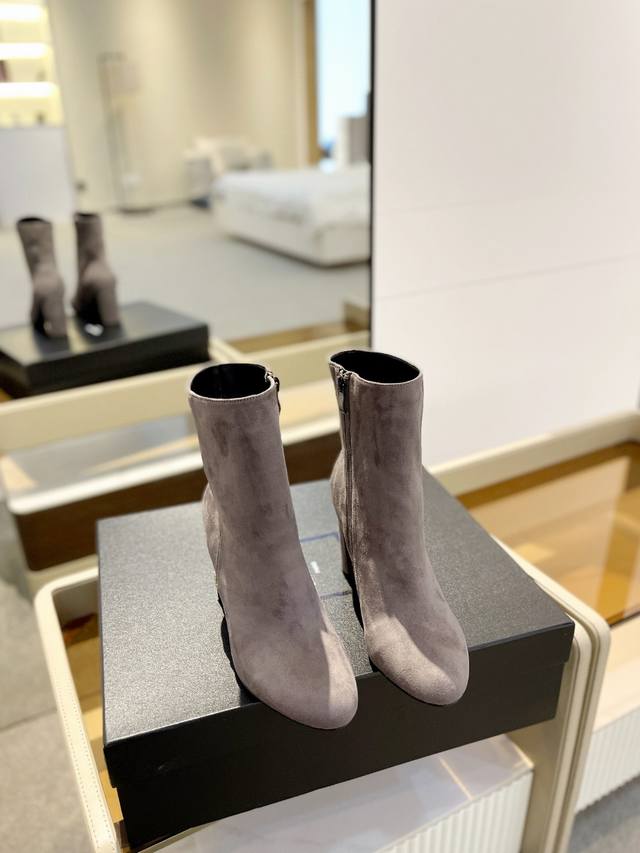 价格P： P 2 年度畅销款 圣罗兰 秋冬新款 圣罗兰 Saint Laurent0， 开始叫做Yves Saint Laurent 或 简 做Ysl，是法国人