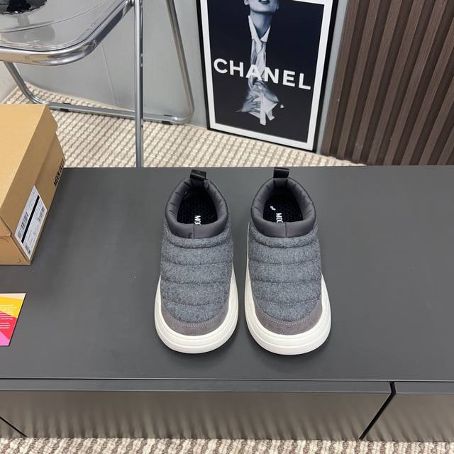 出厂 顶级版本 Moon Boot2025Vs早秋最新雪地靴系列 丑萌电绣雪地面包鞋 忘了Ugg吧,时髦人都在穿Moon Boot雪地靴 如果你难以接受Ugg的  出厂 顶级版本 Moon Boot2025Vs早秋最新雪地靴系列 丑萌电绣雪地面包鞋 忘了Ugg吧,时髦人都在穿Moon Boot雪地靴 如果你难以接受Ugg的