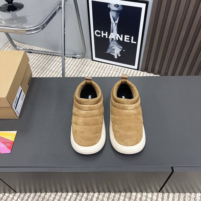 出厂 顶级版本 Moon Boot2025Vs早秋最新雪地靴系列 丑萌电绣雪地面包鞋 忘了Ugg吧,时髦人都在穿Moon Boot雪地靴 如果你难以接受Ugg的  出厂 顶级版本 Moon Boot2025Vs早秋最新雪地靴系列 丑萌电绣雪地面包鞋 忘了Ugg吧,时髦人都在穿Moon Boot雪地靴 如果你难以接受Ugg的