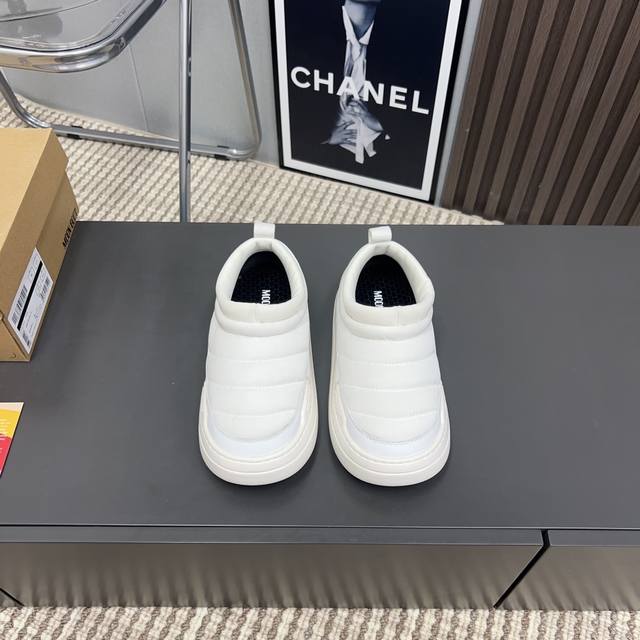 出厂 顶级版本 Moon Boot2025Vs早秋最新雪地靴系列 丑萌电绣雪地面包鞋 忘了Ugg吧,时髦人都在穿Moon Boot雪地靴 如果你难以接受Ugg的  出厂 顶级版本 Moon Boot2025Vs早秋最新雪地靴系列 丑萌电绣雪地面包鞋 忘了Ugg吧,时髦人都在穿Moon Boot雪地靴 如果你难以接受Ugg的