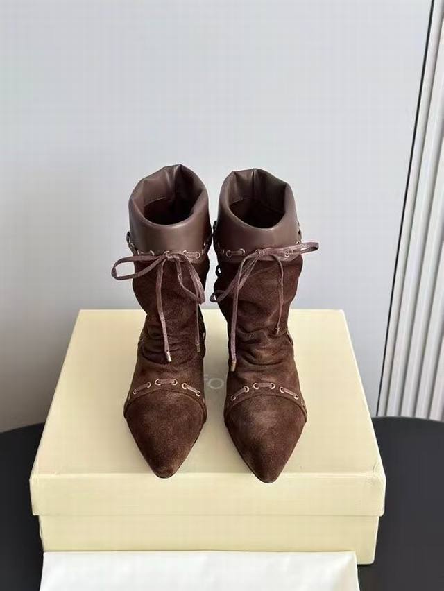 出厂 顶级版本 Unfolio 小众品牌秋冬新款堆堆靴时髦复古长靴堆叠感及膝靴踝靴 Sienna 堆叠感踝靴，黑色甄选小牛皮，皮质光滑细腻，纹理自然流畅，触感紧