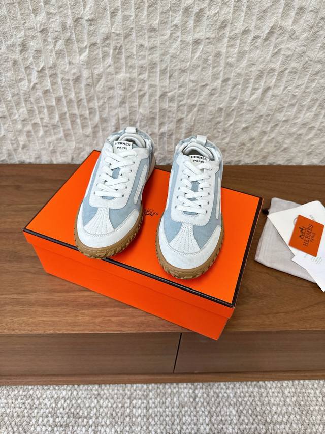 G652 男码+10 Hermes 爱马仕 25Ss新款 Jet系列 情侣款 休闲 运动鞋 德训鞋 原版购入开发 做货 镂孔柔软麂皮山羊皮运动鞋，配有鞋底，饰有