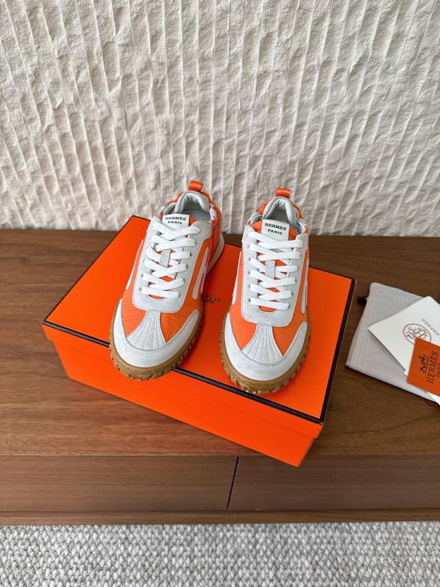 G652 男码+10 Hermes 爱马仕 25Ss新款 Jet系列 情侣款 休闲 运动鞋 德训鞋 原版购入开发 做货 镂孔柔软麂皮山羊皮运动鞋，配有鞋底，饰有