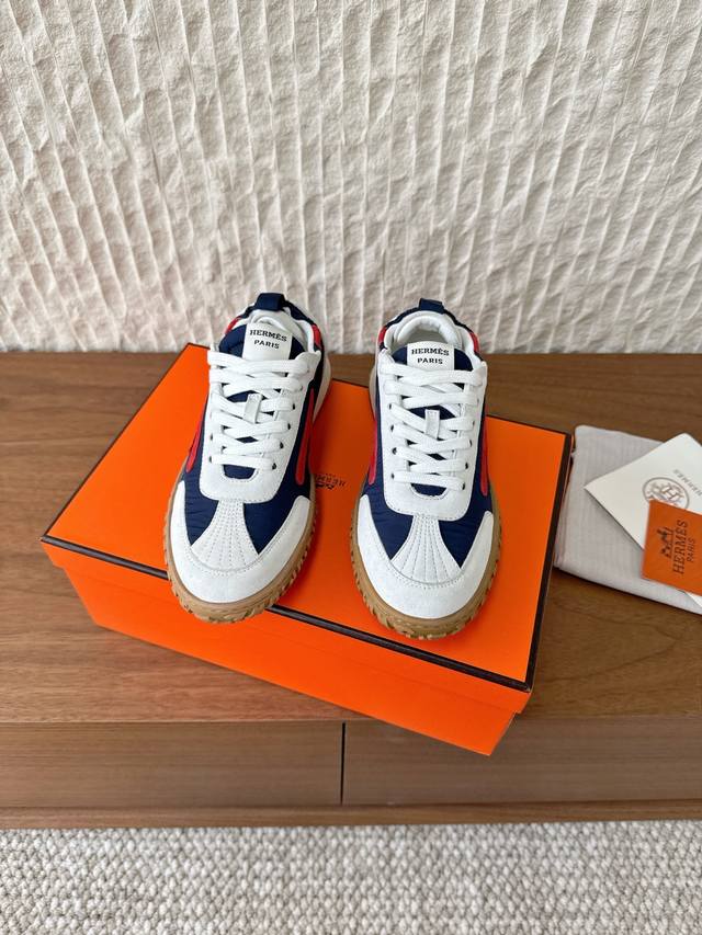 G652 男码+10 Hermes 爱马仕 25Ss新款 Jet系列 情侣款 休闲 运动鞋 德训鞋 原版购入开发 做货 镂孔柔软麂皮山羊皮运动鞋，配有鞋底，饰有