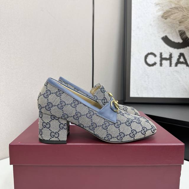 2025秋季新款Gucci 古奇浅口单鞋马衔扣乐福鞋，巧妙运用圆形鞋头等设计时尚风范 面料：牛漆皮 羊皮 内里，垫脚 ：羊皮 跟高:5.5Cm 码数:35 39