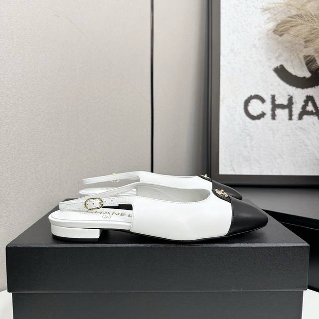 2025★★★★★ 众多明星网红上脚，国内外博主刷爆的一个百搭系列，春夏衣橱搭配必备 凉拖首选.菱格设计香家专属 鞋面：羊皮 内里: 进口水晶羊皮内里 大底：原