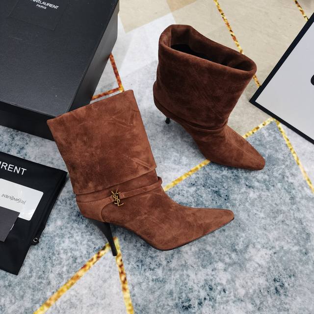 Ys*Logo字母装饰短靴 Logo饰扣装饰超显品牌特色 面料：进口羊京 牛皮 内里：水晶羊皮 大底：Aaa级意大利黑色真皮大底 Clour：9色入 Size：