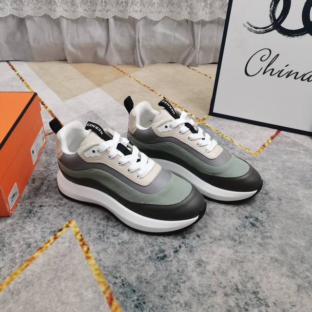 新色上新拼色系列休闲鞋 重磅出货 面料：进口牛皮拼接 大底：超轻Ip材质 踩棉花脚感 跟高：3.5Cm Size：男39-44 45订做