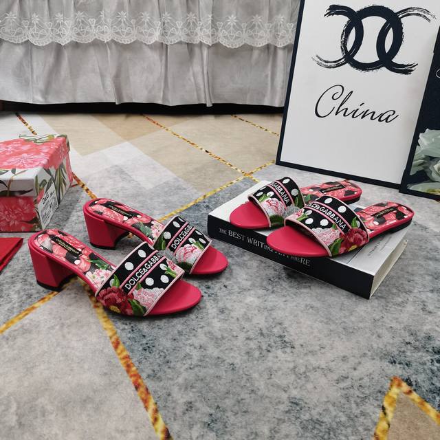 新增颜色顶级高版本 2025官W同步爆款电绣+3D打印拖鞋 Yb一致面料 细节处理完美 垫脚牛皮3D打印 质感细腻 Aaa级意大利真皮大底 极致完美复刻 1鞋面