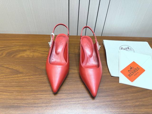 Herms 爱马仕 经典新Kelly高跟穆勒半拖！ 鞋面：订制牛皮 内里：垫脚羊皮 激光五金刻字 大底：意大利真皮大 Size：34-42# 34，41，42订