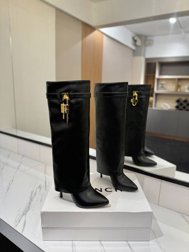 专柜正品级定制版本 Givenchy纪梵希 Shark Lock 系列 挂锁 长靴 新款，市面最高版本 纪梵希 锁扣 风靡整个时尚圈 原版开发鞋型超级正 最高还