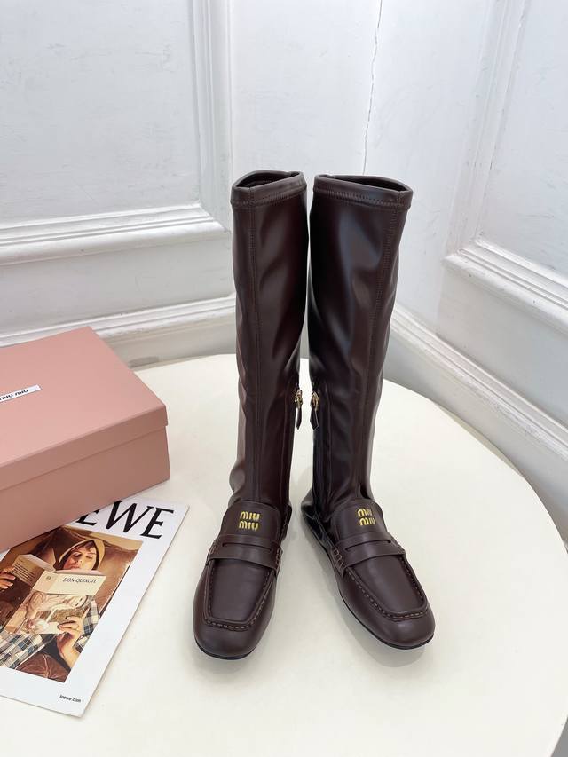 Miu Miu 缪缪 25 2025秋冬新品 专柜主打最新走秀款 褶皱Nappa乐福弹力靴 火爆上新！ Bs缪家高货 顶级工艺打造精品质感 无敌舒适 绝对是一见