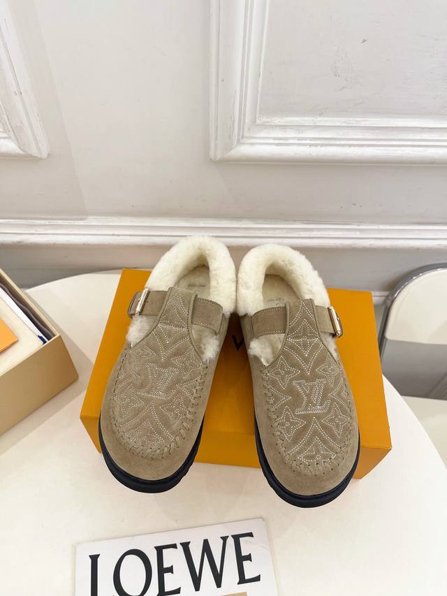 Lv 路易威登 25 2025 秋冬新款 顶级版本 专柜主打最新款 Comfort刺绣图案玛丽珍鞋 毛毛鞋硬货上新 Bs代购级别！高级感十足！国内外博主刷爆的一
