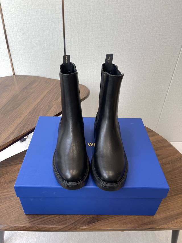 羊京 牛皮 Stuart Weitzman 秋冬新款 短靴 顶级版本 经典简约风格！中筒设计很帅气哦！Sw家的鞋子越穿越上头，专业做鞋子的真的没得说圆润鞋头适合