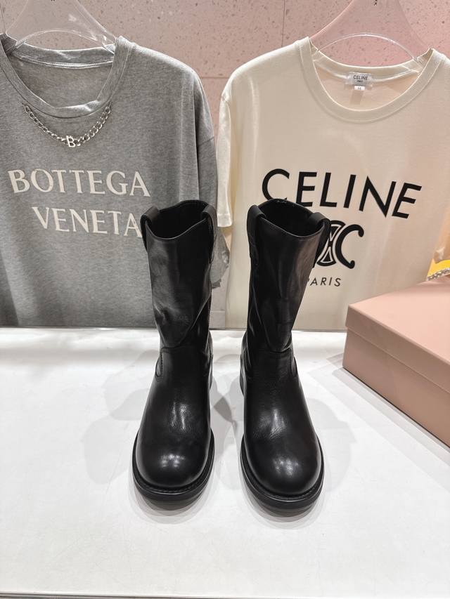 高版本出厂 Miumiu 缪缪F022 25Ss秋冬走秀款西部系列 复古做旧堆堆靴机车靴马丁靴 今年最值得入手的靴子 没有之一！超多网红明星上脚 Miumiu今