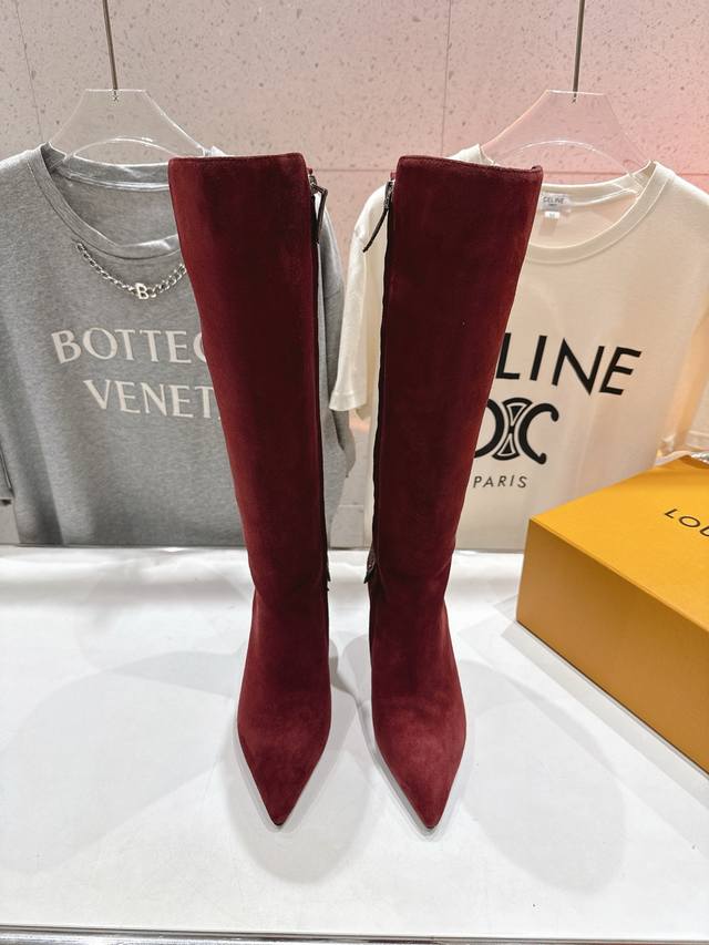 高版本出厂 Louis Vuitton 25Ss Lv驴牌秋冬新款高跟长靴 楦型百搭瘦脚Yyds.造型立体饱满，气质满满 上脚舒适 非常复古风、气场十足，加原版