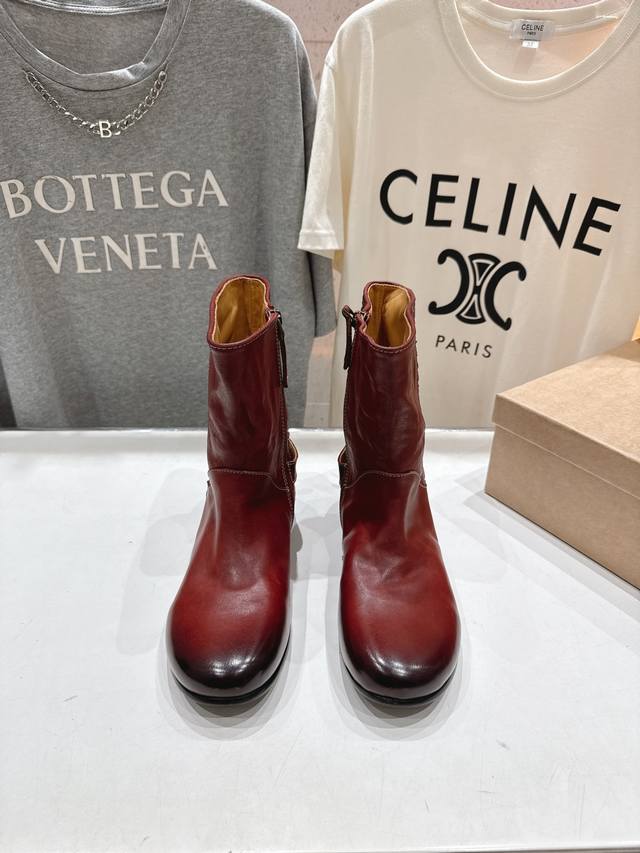 顶级出厂 Renian 小众潮牌～F028秋冬新款复古英伦风切尔西短靴马丁靴 网红明星小红书狂追热推 发售蠢萌可爱的造型带了点复古味！ 造型特殊，很有辨识度，