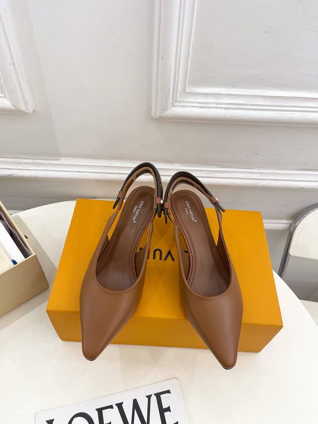 Lv 路易威登 25 2025秋冬新品 顶级版本 专柜主打最新款 Legacy 小猫跟露跟高跟鞋 硬货上新 Bs代购级别！高级感十足！国内外博主刷爆的一款，复古