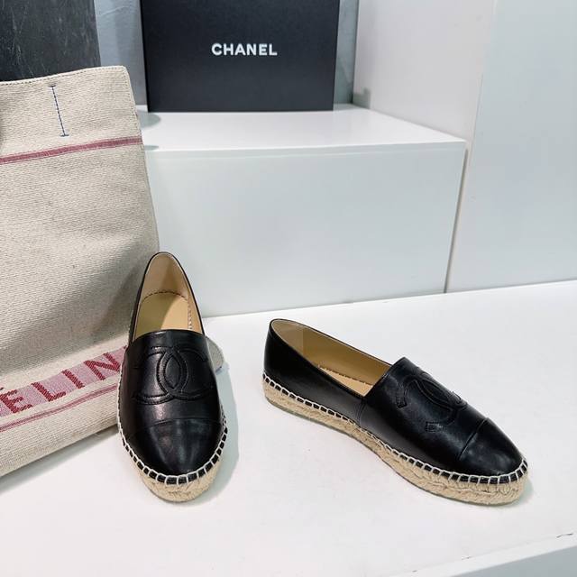 高品质出厂 ！常年做货！原单顶级欢迎对比！24Ss四季经典新色双C渔夫鞋！原版购入开发！面料坚持原版开发，坚持版型与正品一致！原单渠道大厂生产！质量、版型、颜色