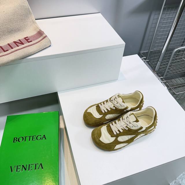 高品质出厂女 ！男 ！ 顶级品质情侣款Bottega Veneta葆蝶家春夏新品休闲老爹鞋！ 时髦精的新宠 Bv休闲鞋来袭 简约外观藏着极致匠心 白色鞋面温柔百
