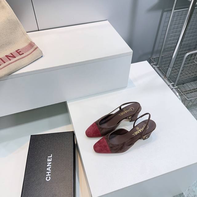 高品质出厂 ！常年做货原单顶级！欢迎对比！香奈儿Chanel小香经典复古麂皮芭蕾舞后空凉鞋！ 平底 中跟！原版购入开发！版型、颜色质感原版一致！ 经典之作 鞋面