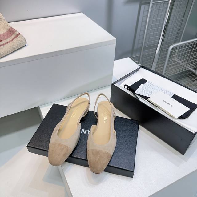 高品质出厂 ！常年做货原单顶级！欢迎对比！香奈儿Chanel小香经典复古麂皮芭蕾舞后空凉鞋！ 平底 中跟！原版购入开发！版型、颜色质感原版一致！ 经典之作 鞋面