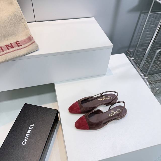 高品质出厂 ！常年做货原单顶级！欢迎对比！香奈儿Chanel小香经典复古麂皮芭蕾舞后空凉鞋！ 平底 中跟！原版购入开发！版型、颜色质感原版一致！ 经典之作 鞋面