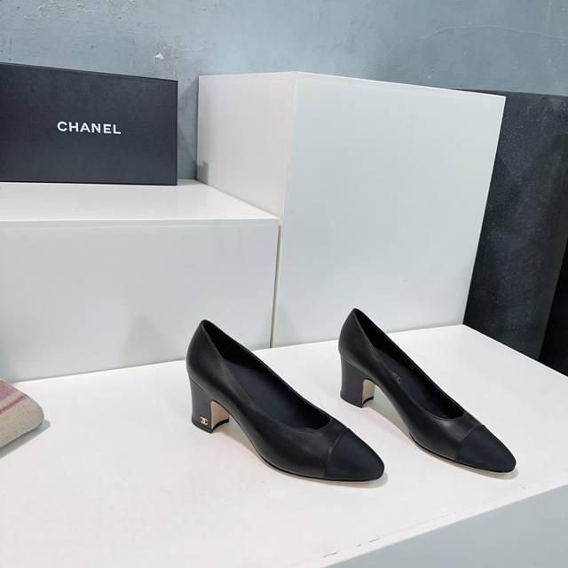 高品质出厂 ！常年做货原单顶级！欢迎对比！Chanel小香经典复古四季简易单鞋！ 平底 中跟！原版购入开发！版型、颜色质感原版一致！小香经典系列Sling Ba