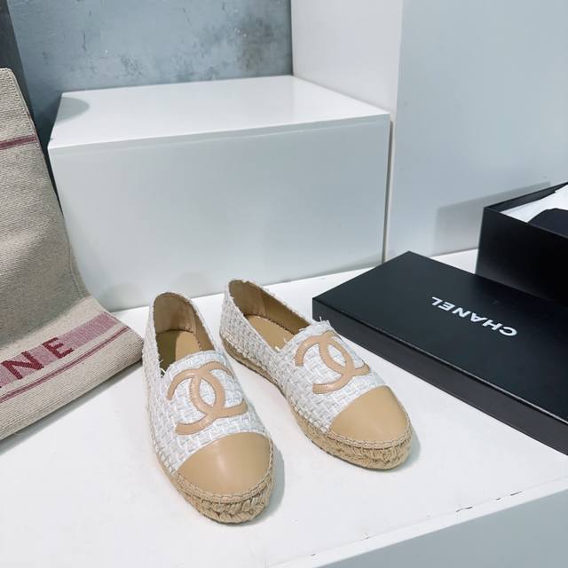 高品质出厂 ！常年做货！原单顶级欢迎对比！24Ss四季经典新色双C渔夫鞋！原版购入开发！面料坚持原版开发，坚持版型与正品一致！原单渠道大厂生产！质量、版型、颜色