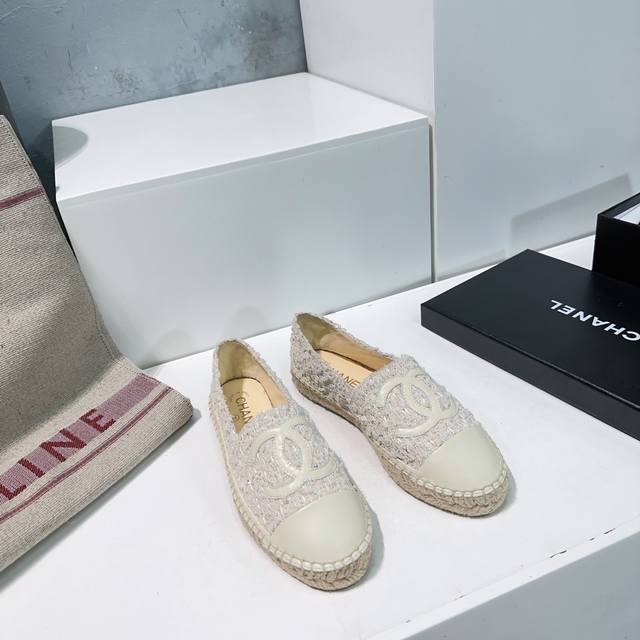 高品质出厂 ！常年做货！原单顶级欢迎对比！24Ss四季经典新色双C渔夫鞋！原版购入开发！面料坚持原版开发，坚持版型与正品一致！原单渠道大厂生产！质量、版型、颜色