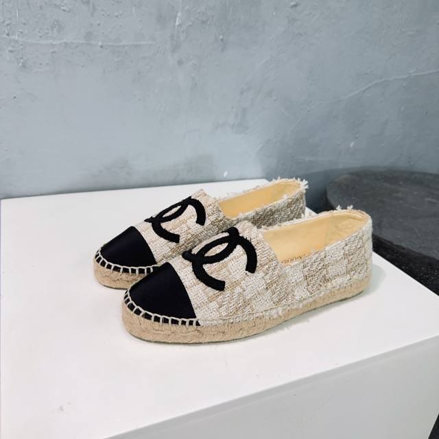 高品质出厂 ！常年做货！原单顶级欢迎对比！24Ss四季经典新色双C渔夫鞋！原版购入开发！面料坚持原版开发，坚持版型与正品一致！原单渠道大厂生产！质量、版型、颜色