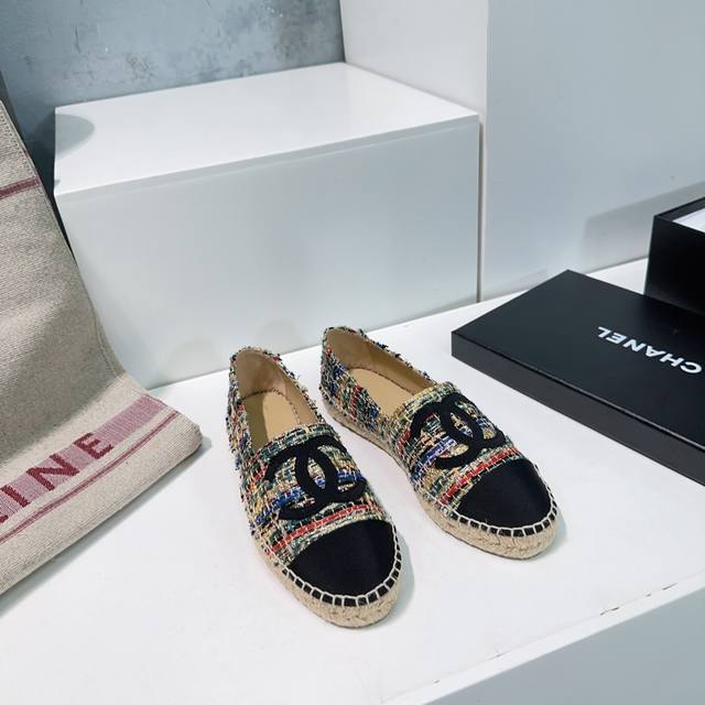 高品质出厂 ！常年做货！原单顶级欢迎对比！24Ss四季经典新色双C渔夫鞋！原版购入开发！面料坚持原版开发，坚持版型与正品一致！原单渠道大厂生产！质量、版型、颜色