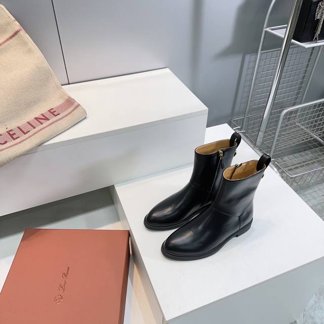 高品质出厂 ！顶级品质Loro Piana25秋冬新款Lp简易侧拉链短靴裸鞋！意大利顶级奢侈品牌，以羊绒起家， 来自意大利的它追求质量和手工，融创新技术与意大利