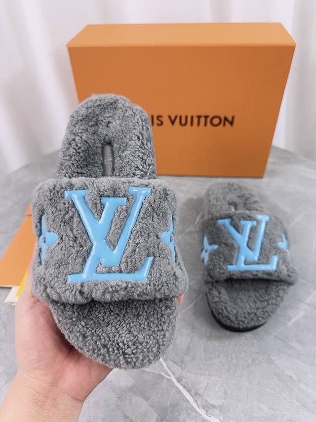 驴家Lv路易威登 爆款上市 Louis Vuitton 新款羊毛拖鞋细柔软羊毛 頂级品质纯皮毛一体直毛打造！超温暖的感觉，穿上仿佛踩在云朵上Lv经典老花装饰，精