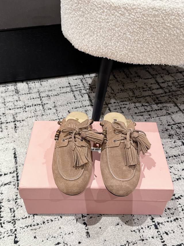 Miu Miu 繆繆 25 Fw Deck Shoes 流苏 麂皮船鞋 豆豆鞋 Miumiu家新款Deck Shoes也太有设计感了吧，秋冬氛围感拉满，舒适又时