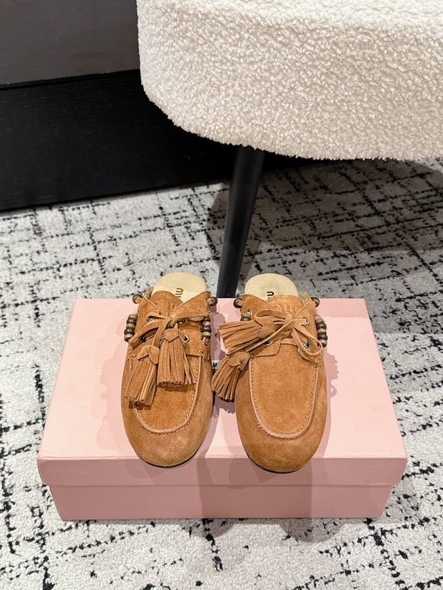 Miu Miu 繆繆 25 Fw Deck Shoes 流苏 麂皮船鞋 豆豆鞋 Miumiu家新款Deck Shoes也太有设计感了吧，秋冬氛围感拉满，舒适又时