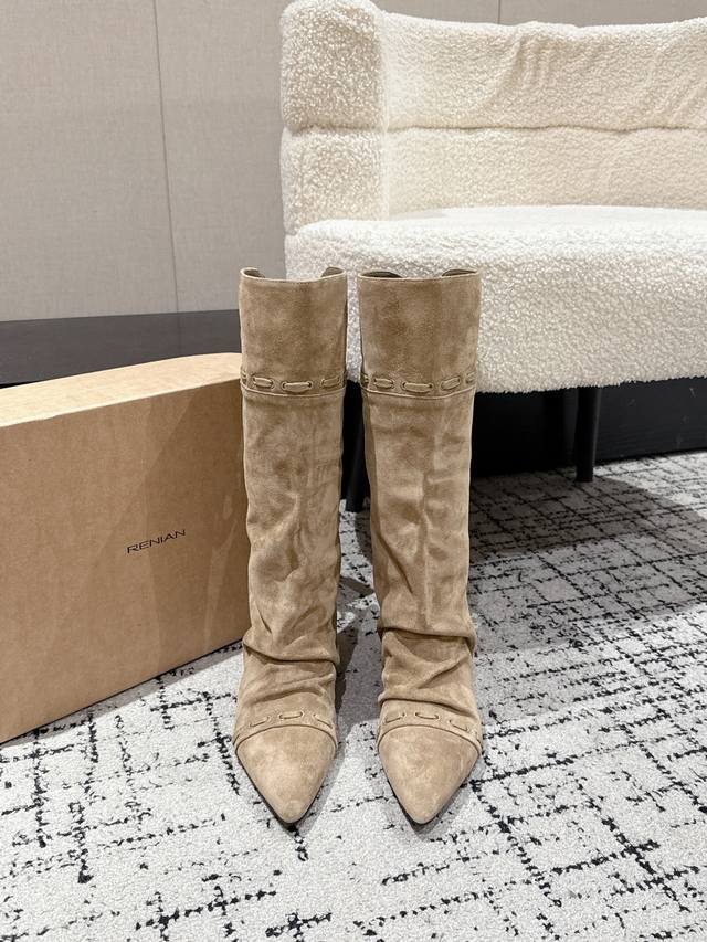 顶级版本 Renian 小众潮牌 25 F028 秋冬 复古英伦风 尖头 长靴 网红明星小红书狂追热推 发售蠢萌可爱的造型带了点复古味！ 造型特殊，很有辨识度，