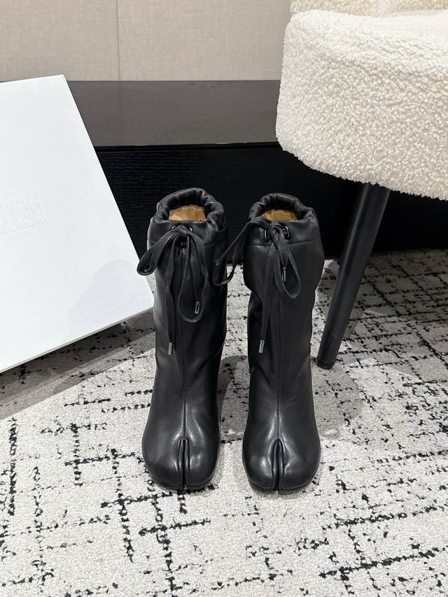 顶级版本 Maison Margiela马吉拉 25 分趾绑带宽松 高跟 短靴 气球靴 Mm6家Tabi分趾鞋靴 秋冬新品最高版本买手代购1:1完美复刻分趾Ta