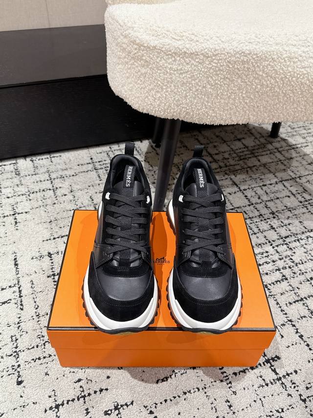 男款 Hermes爱马仕 25 Leader 新款 男款 圆头系带 低帮 运动 休闲鞋 同步专柜上新.鞋子的每一个细节都特别用心，相当惹眼，雅致的拼接元素，凸显