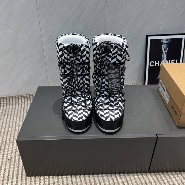 出厂:高靴 独家顶级版本 全新升级版本 Moon Boot2025Vs秋冬季爆款雪地靴系列 丑萌月亮雪地靴 忘了Ugg吧，时髦人都在穿Moon Boot雪地靴