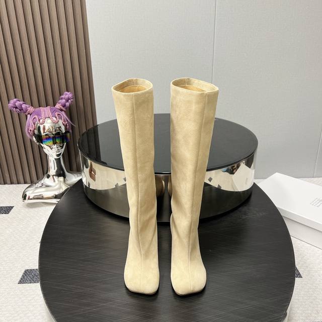 出厂: 独家顶级版本 Maison Margiela马吉拉25Vs秋冬新款长靴系列 方圆头一脚蹬高靴 原版一比一打造舒适度，包裹性都比较好，个性十足，很好驾驭各