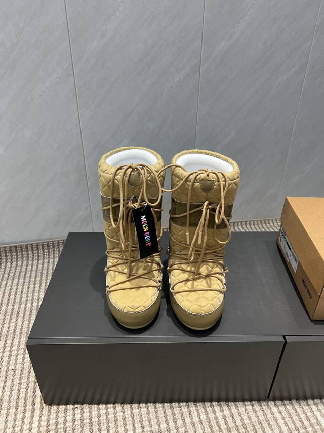出厂:压花款 独家顶级版本 全新升级版本 Moon Boot2025Vs秋冬季爆款雪地靴系列 丑萌月亮雪地靴 忘了Ugg吧，时髦人都在穿Moon Boot雪地靴