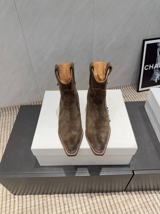 出厂: 独家顶级版本 Celin*赛*琳2025Vs秋冬最新爆款马丁靴系列 尖头复古罗马短靴 Lisa同款超火复古凯旋门松糕厚底绑带马丁靴！ 25秋冬最爆款系列