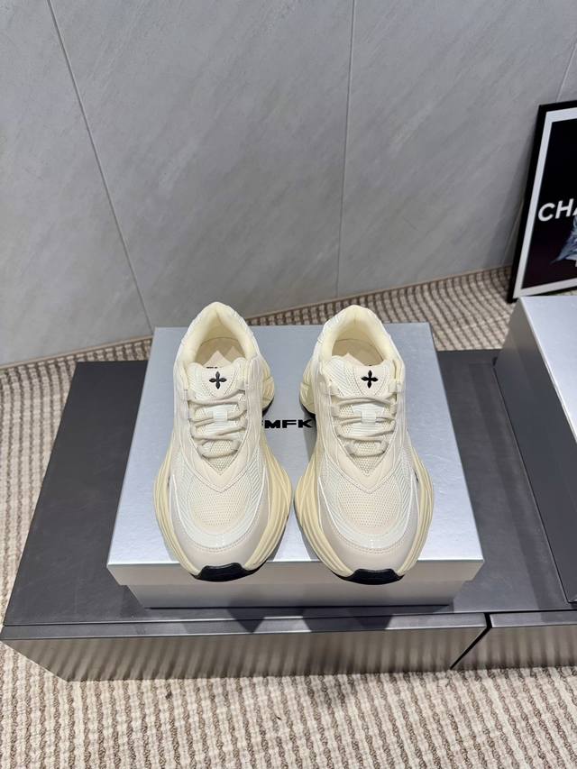 出厂: 独家顶级版本 Smfk Tide 2025Vs秋冬最新王炸爆款老爹休闲系列 十字花老爹休闲鞋 百搭的极简风国潮，新作继承了诸多品牌制胜的流行元素，势必大