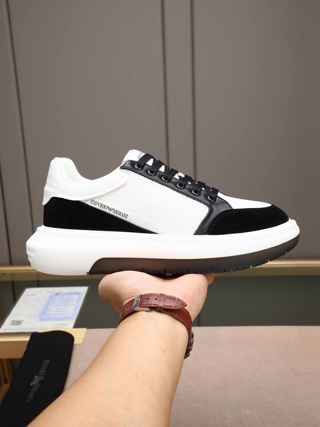 Giorgio Armani 乔治阿玛尼 男士运动休闲鞋这款运动休闲鞋采用小牛皮鞋面，后跟光滑小牛皮包裹，皮质柔软细腻，舒适透气，鞋舌饰有品牌Logo压纹字母，