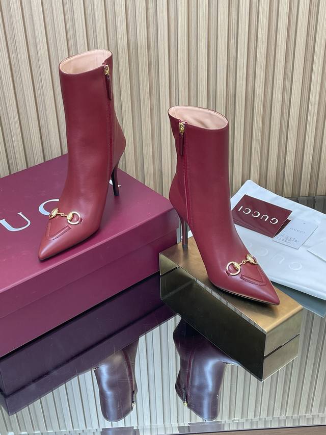 2025秋冬G家新款Gucc马衔扣高跟短靴尖头及踝靴裸靴 出厂价P 顶级版本、欢迎比对. 原版1:1复刻 注意市面通货内里很多都不对版哦请认准咱家正品保证 鞋面