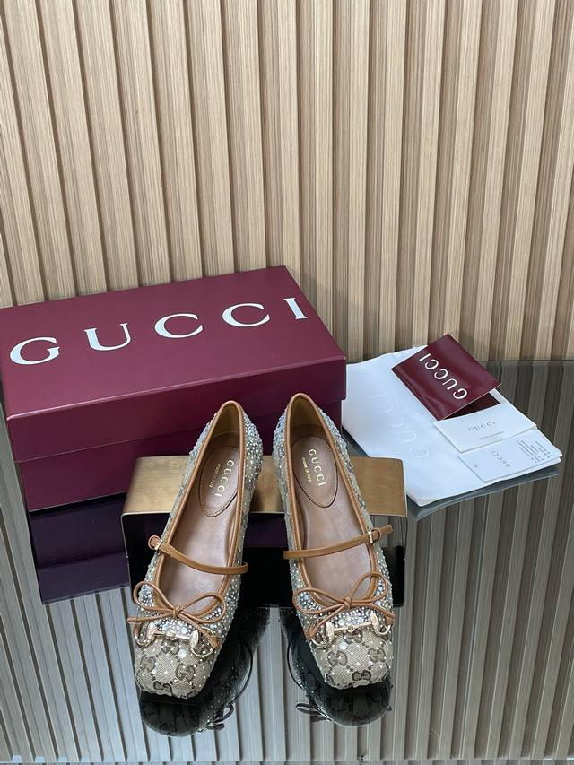 Gucc高端精品 2025早秋系列新品平底G G水晶钻芭蕾鞋 闪闪发光发亮马衔扣新款小方头单鞋经典精致优雅俏皮时髦平底鞋高质感甜美学院风便鞋 原汁原味原单品质每