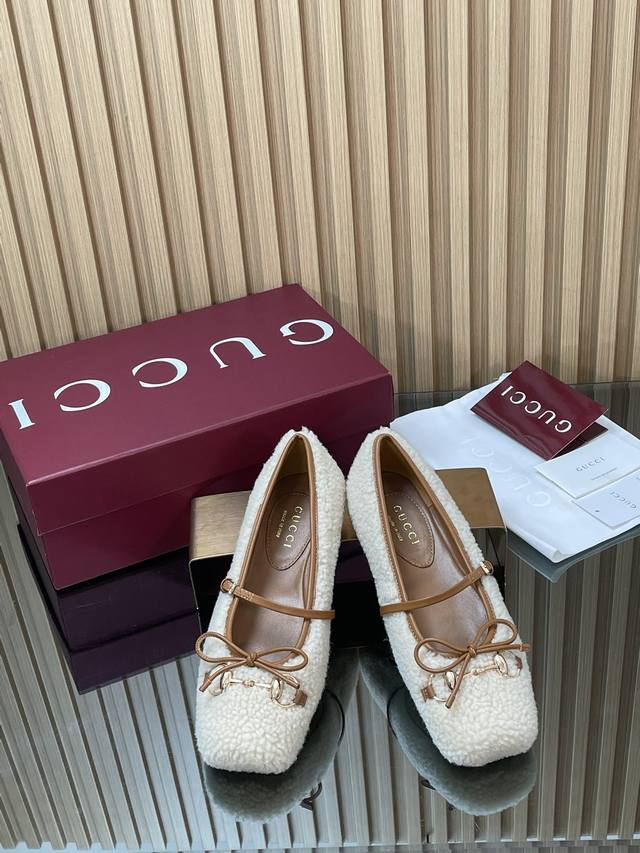 Gucc高端精品 2025早秋系列新品平底羊毛芭蕾鞋 美利奴羊毛单鞋马衔扣新款小方头毛毛鞋经典精致优雅俏皮时髦平底鞋高质感甜美学院风便鞋 原汁原味原单品质每个细