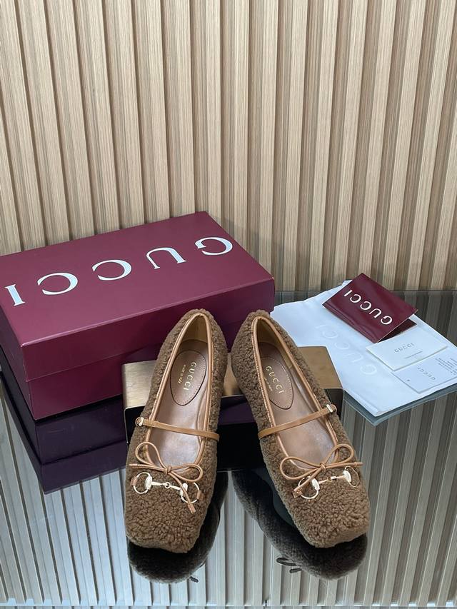 Gucc高端精品 2025早秋系列新品平底羊毛芭蕾鞋 美利奴羊毛单鞋马衔扣新款小方头毛毛鞋经典精致优雅俏皮时髦平底鞋高质感甜美学院风便鞋 原汁原味原单品质每个细
