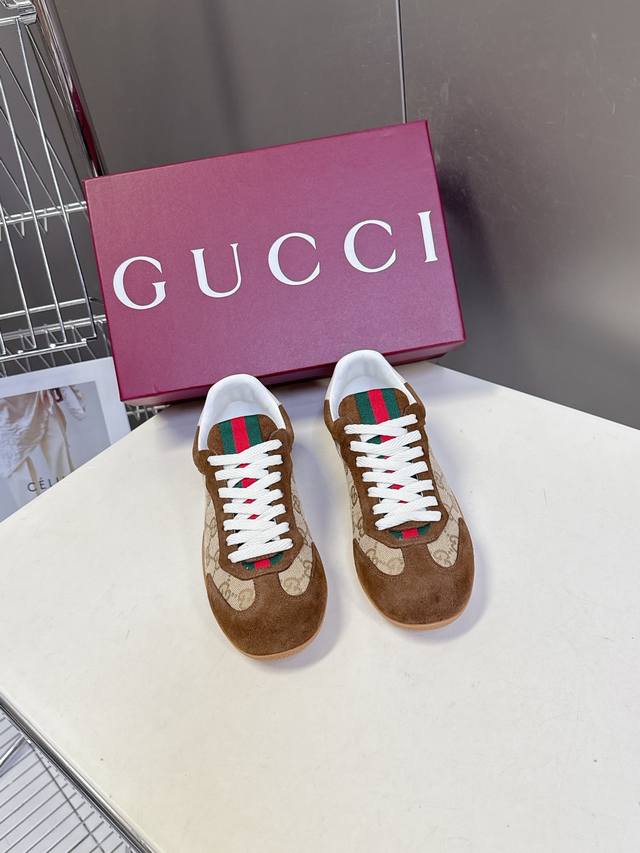 男装10 Gucci古驰Shift系列情侣款运动鞋系带休闲德训鞋 超多明星网红种草 Gucci Shift系列全新上市，轻盈设计焕新诠释运动风尚。利落廓形更添自